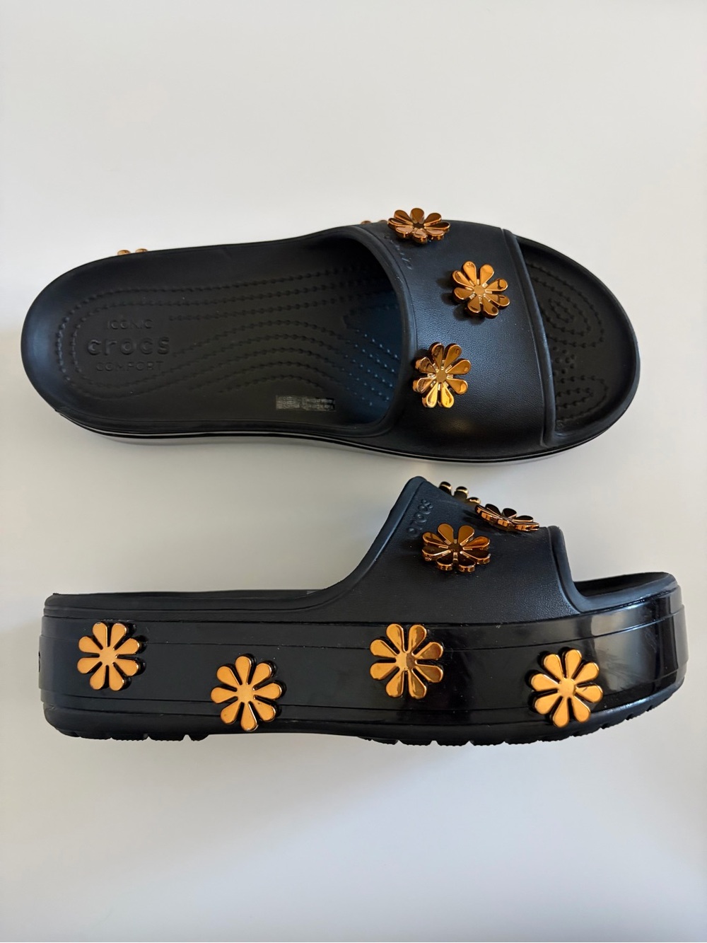 Crocs Crocband Metallic Bloom Platform Slides Gold Black Floral Charms Sz 9 Rare - Picture 8 of 16